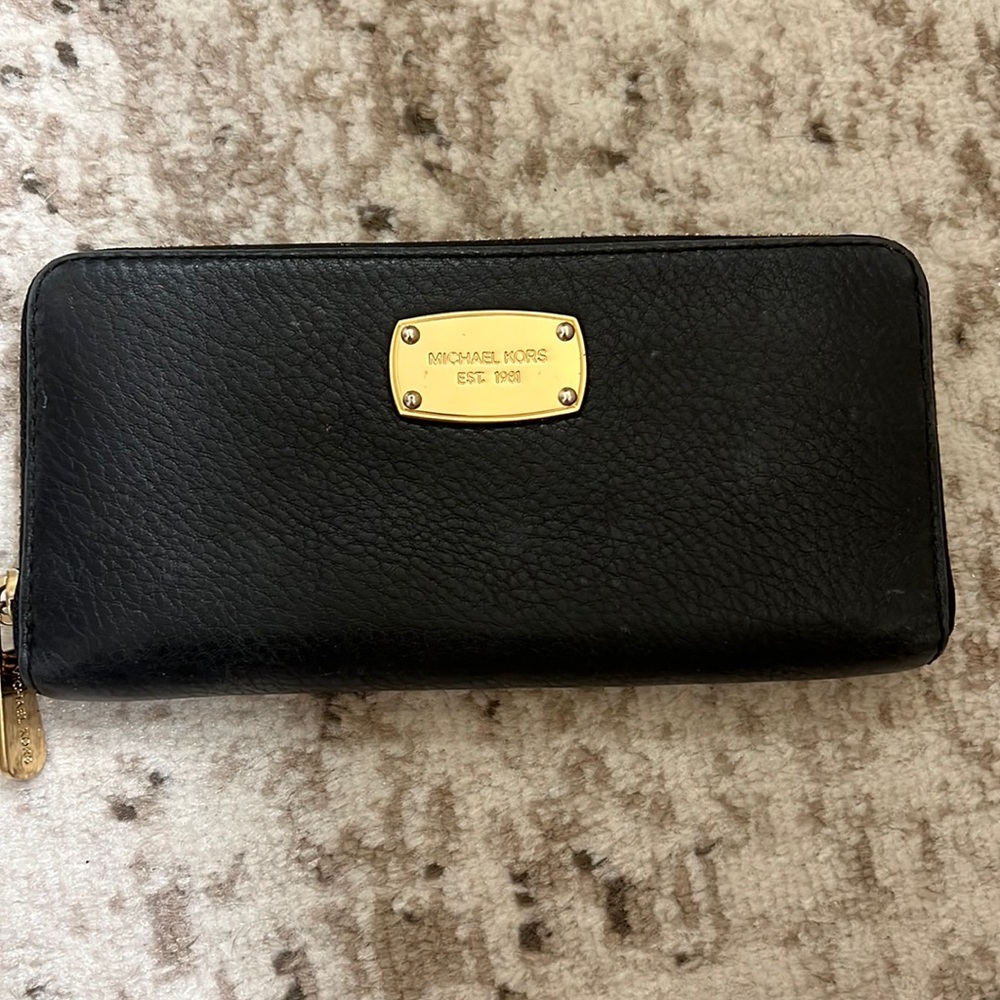 Michael Kors zip black wallet